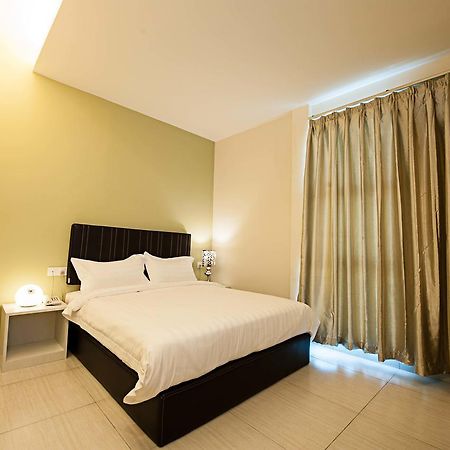 Seven Hotel Putatan Extérieur photo
