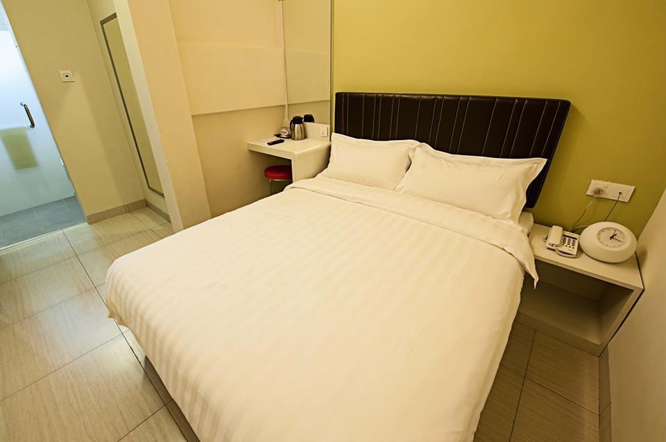 Seven Hotel Putatan Extérieur photo