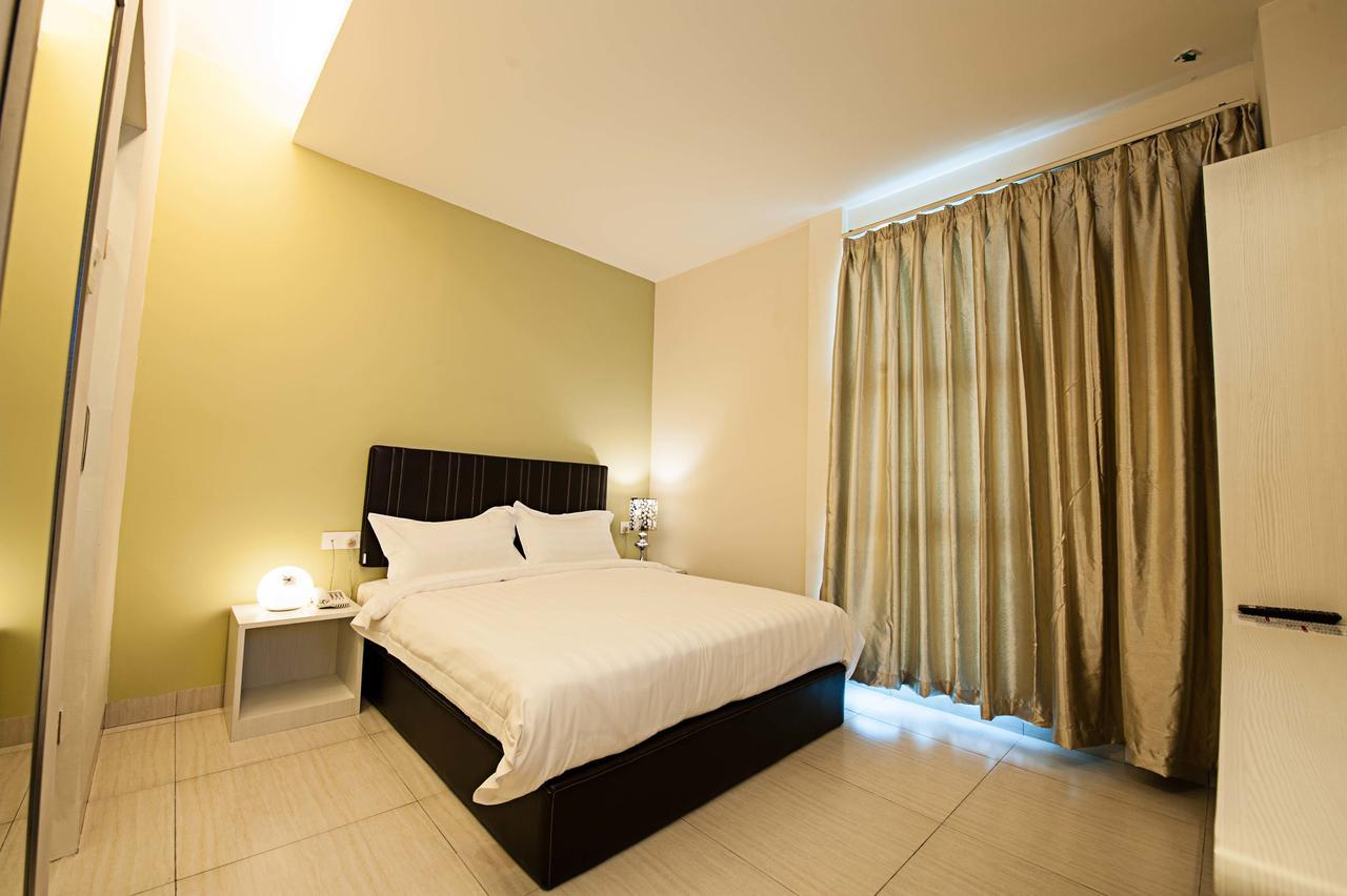 Seven Hotel Putatan Extérieur photo