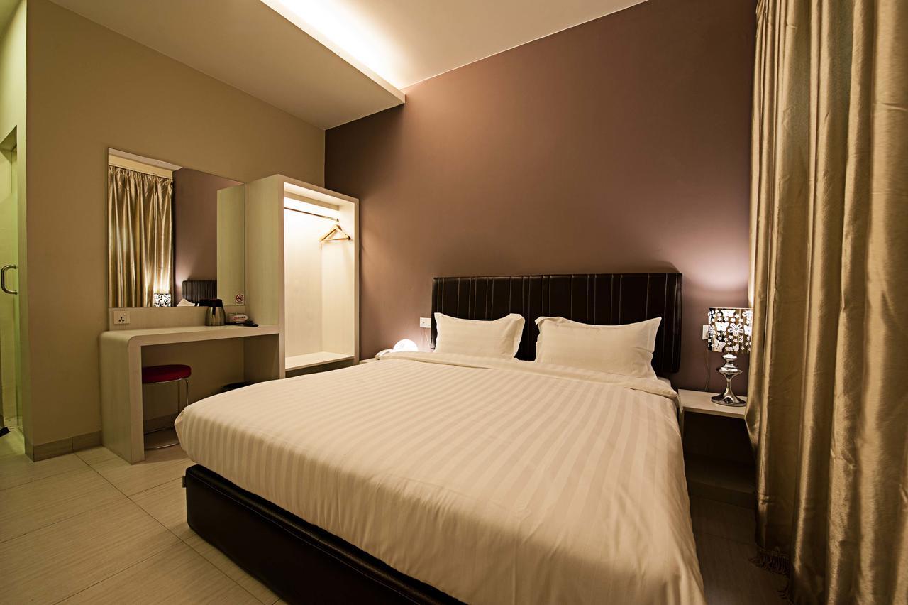 Seven Hotel Putatan Extérieur photo
