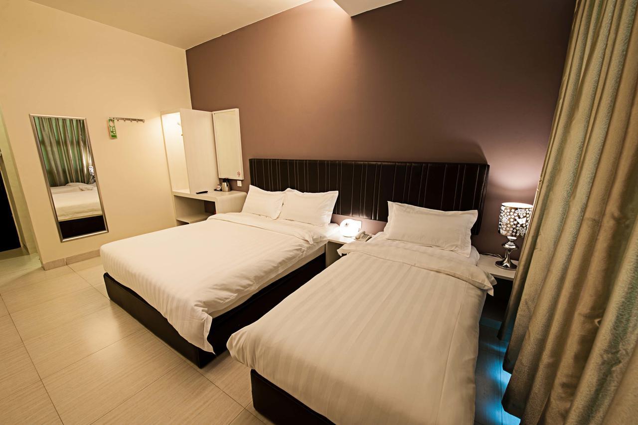 Seven Hotel Putatan Extérieur photo