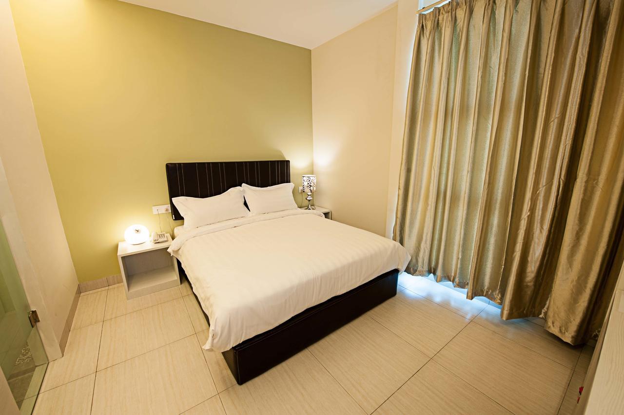 Seven Hotel Putatan Extérieur photo