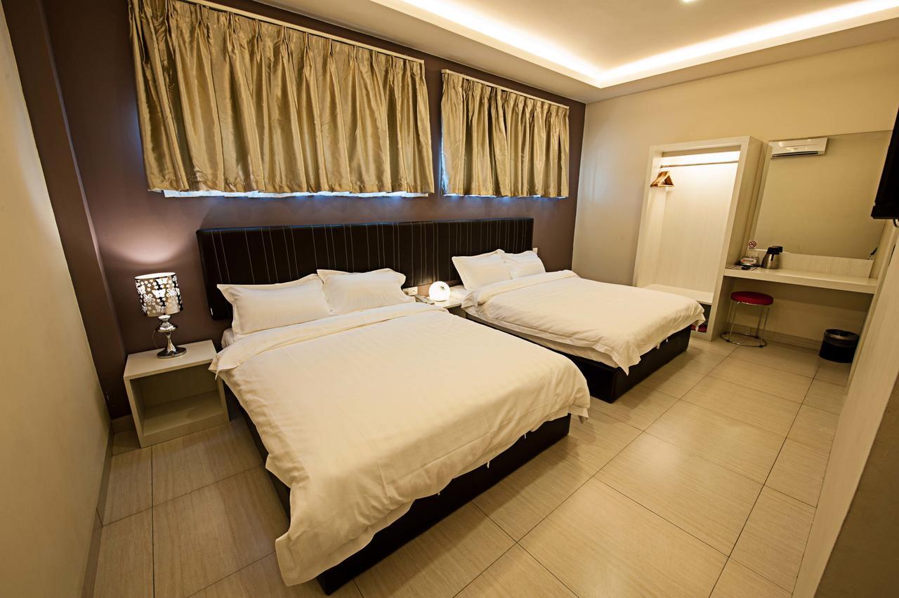 Seven Hotel Putatan Extérieur photo
