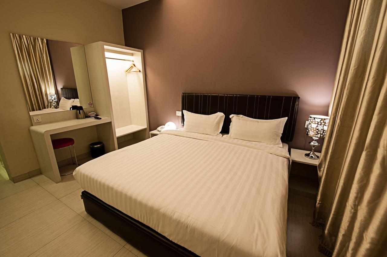 Seven Hotel Putatan Extérieur photo