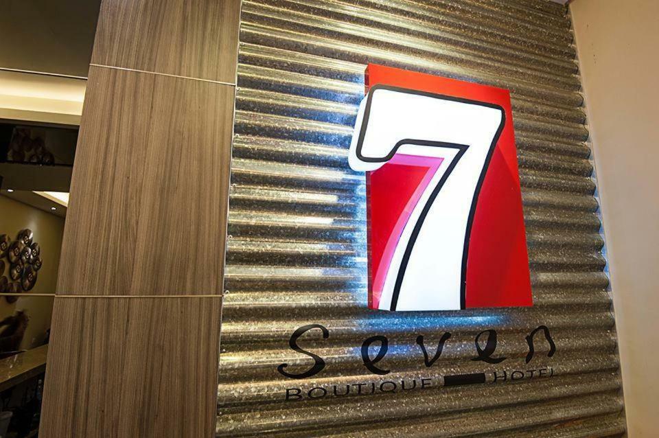 Seven Hotel Putatan Extérieur photo